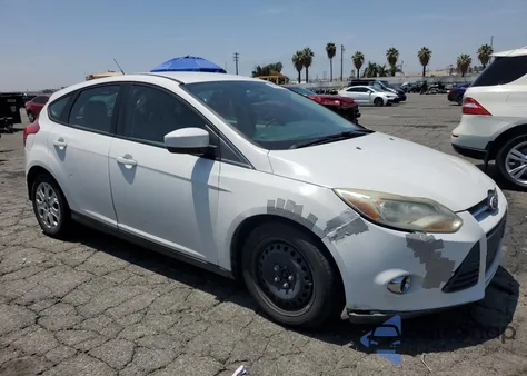 2012 Ford Focus Se z USA, uszkodzony, nr VIN 1FAHP3K29CL258654